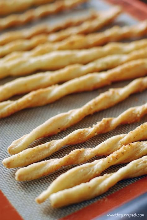 Italian Breadsticks Recipe, Italian Breadsticks, Italian Bread Sticks, Breadsticks Recipe, Cheese Twists, Gunny Sack, Bread Sticks Recipe, Bread Sticks, Biscuit Rolls