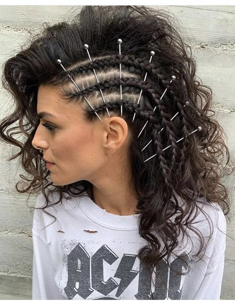 Crazy Halloween Hairstyles, Halloween Mannequin, Viking Hair, Halloween Hair, Half Up Hair, Curly Hair Tips, Grunge Hair, Perfect Hair, Hair Videos