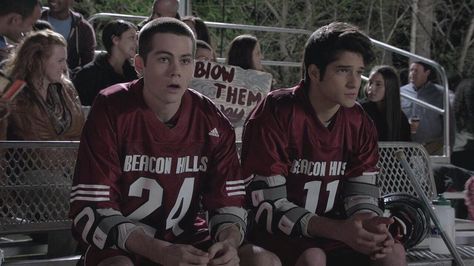 “teen wolf returns tonight. are you ready?!” Stiles Lacrosse, Juli Baker, Teen Wolf Lacrosse, Teen Wolf Season 6, Teen Wolf Movie, Scott And Stiles, Teen Wolf Scott, Teen Wolf Seasons, Dylan Obrian