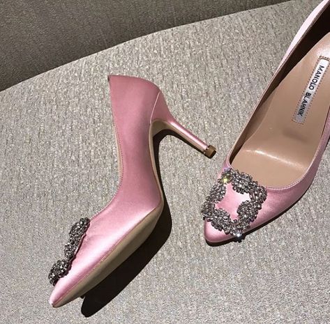 Manolo Blahnik 'Hangisi' pumps Pink Manolo Blahnik Shoes, Manolo Wedding Shoes, Manolo Blahnik Pink, Formal Pumps, Chic High Heels, Manolo Blahnik Pumps, Manolo Blahnik Hangisi, Pointy Heels, Manolo Blahnik Heels