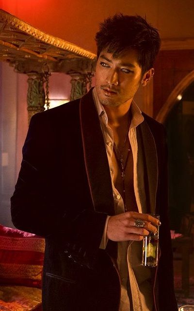 Magnus Bane is the High Warlock of Brooklyn. He loves to throw parties for both Downworlders and Shadowhunters alike. Immortal Instruments, Godfrey Gao, Cassandra Jean, Magnus And Alec, Magnus Bane, Cassie Clare, Cassandra Clare Books, Alec Lightwood, The Dark Artifices