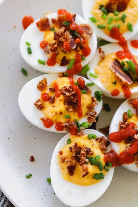 sriracha deviled eggs with bacon Sriracha Bacon, Spicy Deviled Eggs Recipe, Girly Food, Deviled Eggs With Bacon, Sriracha Deviled Eggs, Sriracha Recipes, Eggs With Bacon, Spicy Deviled Eggs, Deviled Eggs Recipe Easy