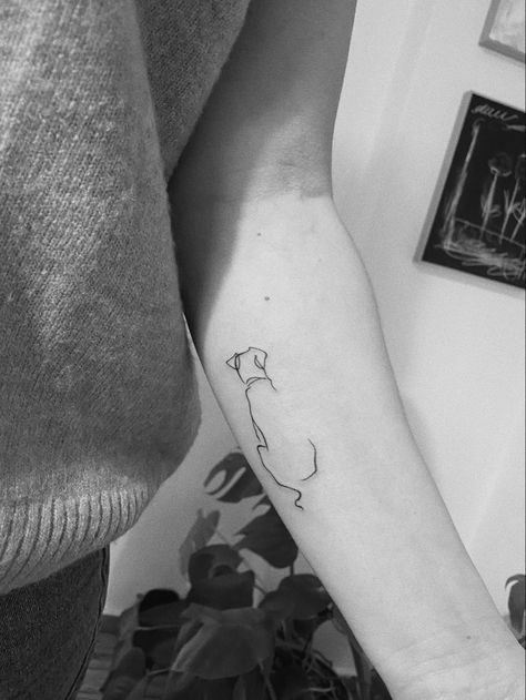 Minimalist Tattoo For Dog, Discreet Dog Tattoos, Small Dog Tattoo Simple, Minimal Labrador Tattoo, Tatoos To Remember Your Dog, Delicate Dog Tattoos For Women, Classy Dog Tattoo, Dainty Tattoos Dog, Fineline Tattoo Minimalist Dog