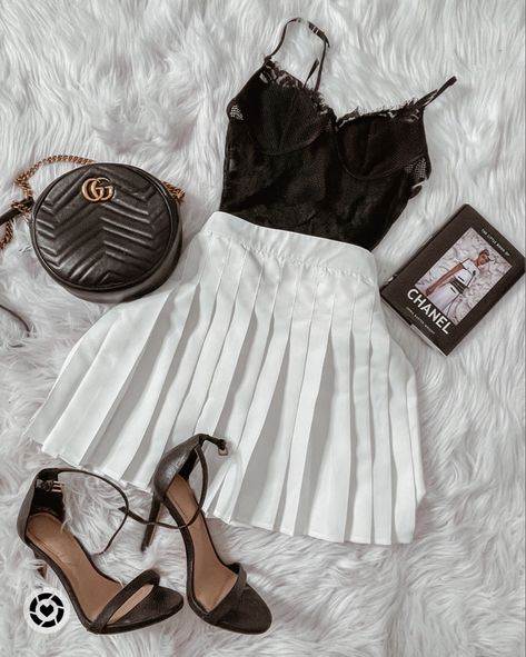 Tennis Skirt Outfit Night Out, Summer Pleated Tennis Skirt For Night Out, Pleated Mini Tennis Skirt For Night Out, Pleated Tennis Skirt For Night Out, Chic Black Pleated Tennis Skirt, Backless Bodysuit Outfit, Black Mini Tennis Skirt With Pleated Waist, Bodysuit Outfit Summer, Tennis Skirt Black