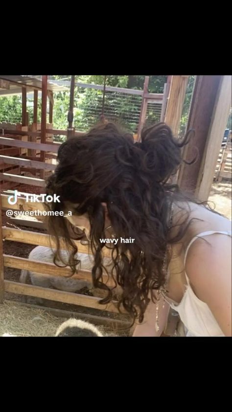 Wavy Hair Aesthetic, Frizzy Wavy Hair, Wavy Hair Care, Curly Hair Care Routine, Frizzy Curly Hair, Want And Need, Curly Hair Photos, Tell My Story, Hair Tips Video