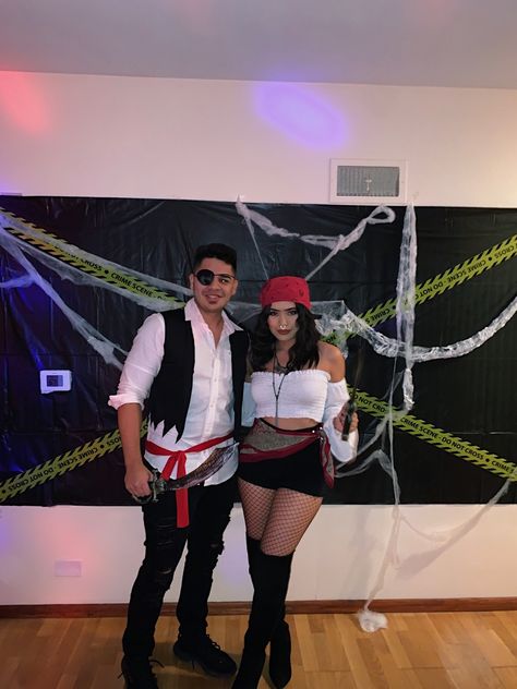 Pirate Couple, Couple Costume Ideas, Couple Halloween Costume, Epic Halloween Costumes, Diy Couple, Black Halloween Costumes, Unique Couple Halloween Costumes, Diy Couples Costumes, Pirate Halloween Costumes