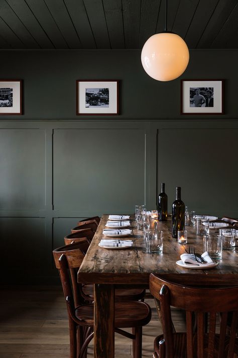 Photo by Read McKendree. Dark Green Living Room, Brooklyn Design, Modern Farmhouse Dining Room, Green Dining Room, Dark Green Walls, Modern Farmhouse Dining, Hotel Interiors, Living Room Green, Dining Room Inspiration