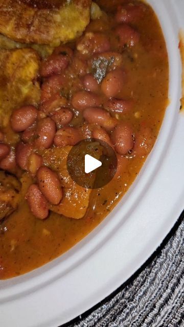 Dominican Beans Recipe, Instagram Tips And Tricks, Dominican Food, Dinner Side, Best Beans, Dinner Side Dishes, Canned Beans, Dinner Sides, Latin Food