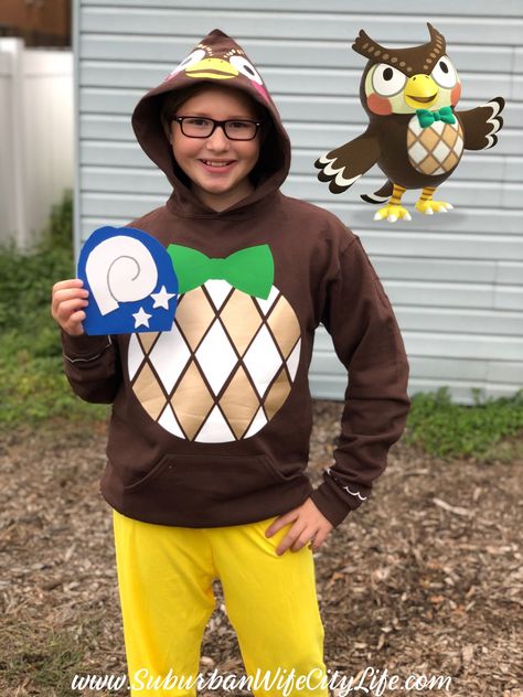 DIY Blathers costume from Animal Crossing is easy to pull together using a Cricut #CricutCreated #AnimalCrossing #Blathers #DIYCostume Tetris Costume, Mabon Crafts, Cute Halloween Makeup, Yellow Leggings, Brown Sweatshirt, Pink Cheeks, Easy Costumes, Yellow Sweatshirt, Animal Crossing Game