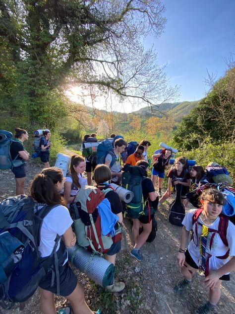 Camp Pictures With Friends, Scouting Aesthetic, School Camping Trip, Camp With Friends, Scout Aesthetic, Granola Life, Aesthetic Mountains, Hiking Bags, Mountains Aesthetic