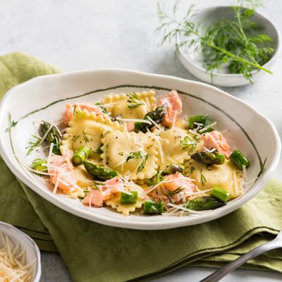 Buttered Salmon, Asparagus And Cheese, Four Cheese Ravioli, Italian Pasta Sauces, Salmon Asparagus, Dill Recipes, Cheesy Mac And Cheese, Ravioli Pasta, Sauce For Salmon