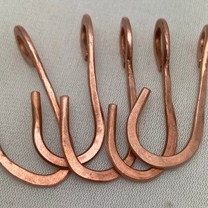 Copper Accessories Living Room, Copper Hardware Kitchen, Kitchen With No Cabinets, Kitchen With Copper Accents, Copper Decor Accents, Kitchenette Basement, Diy Coat Hooks, Copper Kitchen Accents, Forged Hooks