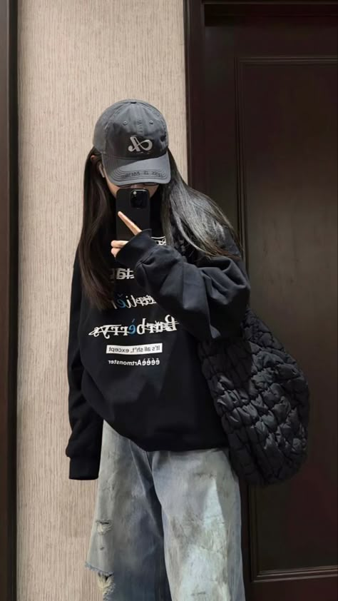 Chinese Douyin, Korean Fashion Grunge, Peony Aesthetic, Girl Rockstar, Simple Streetwear, Fairy Grunge Style, Trendy Tiktok, Acubi Fashion, Night Out Party