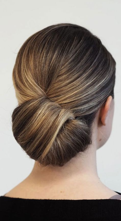 46. Geometric Low Updo We don’t know about you, but we’re kind of over updo hairstyles, especially hot warmer seasons are ahead of us. ... Low Bun Bridal Hair, Hairstyles High, High Updo, Low Ponytail Hairstyles, Bridemaids Hairstyles, Trendy Updos, Low Updo, Easy Updo, Themes Wedding