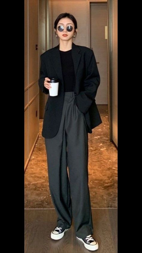 Trendy Formal Outfits For Women, Tomboy Blazer Outfit, Wide Leg Pants Uniqlo, Formal Boyish Outfit, Tomboy Style Outfits Formal, Business Professional Casual Outfits, Boyish Formal Outfit, Boyish Office Outfits, Spring Outfits Tomboy