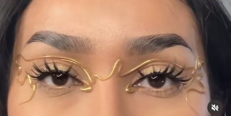 Hot Glue Eyeliner, Hot Glue Eye Makeup, Hot Glue Makeup Looks, Hot Glue Makeup, Monolid Eye Makeup, Gold Eyeliner, Rockstar Aesthetic, Event Makeup, Face Jewellery