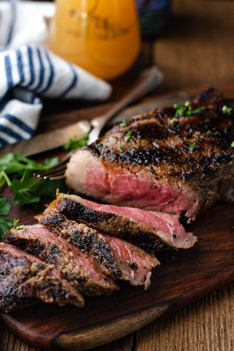 Strip Steak Recipes, New York Strip Steak Recipes, London Broil Marinade, New York Strip Steak, Strip Steak Recipe, Sauce Au Poivre, Pan Seared Steak, New York Strip, The Seasoned Mom