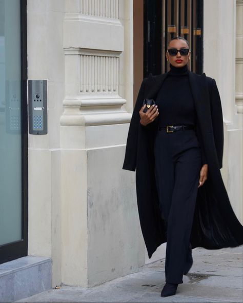 Winteroutfits Chic, Classy Airport Outfit, Jasmin Tookes, Soft Feminine Outfits, Monochromatic Outfit, Jasmine Tookes, Monochrome Outfit, Classy Work Outfits, Looks Black