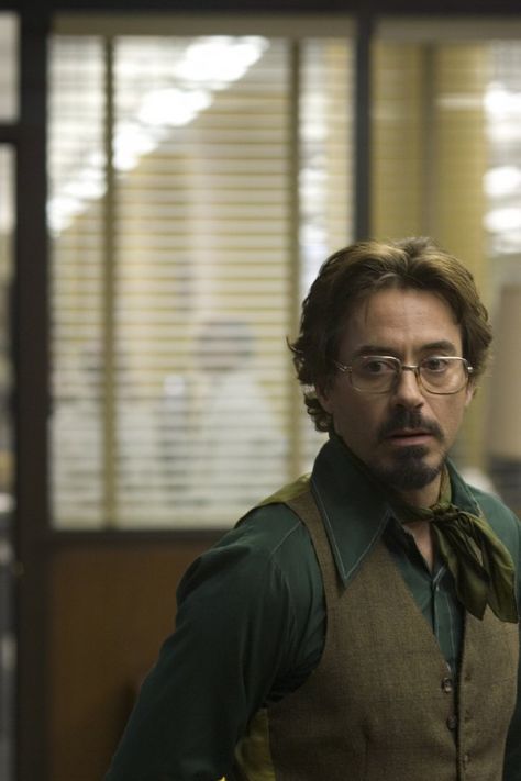 Robert Downey Jr is most definitely the best thing about Zodiac... but Mark Ruffalo is a nice bonus Zodiac Robert Downey Jr, Robert Downey Jr Zodiac, Rdj Zodiac, Paul Avery, Zodiac Movie, Robert Graysmith, Zodiac 2007, Young Rdj, Rdj Iron Man