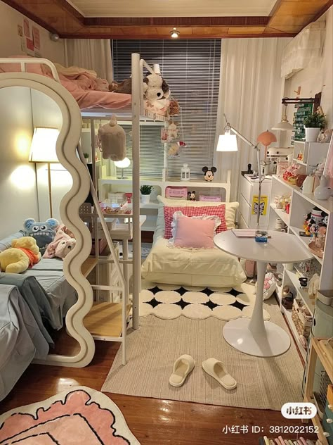 Bunkbed Bedroom Aesthetic, Loft Bed Kawaii, Loft Bed Rooms Idea, Cute Loft Bed Ideas, Loft Bed Ideas Aesthetic, Loft Bed Aesthetic Room, Loft Bed Aesthetic, Loft Bed Bedroom Ideas, Kawaii Apartment