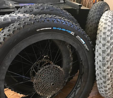 Fat Bike Tire Pressure 101: How to Select the Correct Air Pressure for Fat Biking Bike Tricks, Biking Accessories, Snow Trails, Mtb Parts, Bike Pump, Ski Trails, Biking Outfit, Tubeless Tyre, Fat Bike