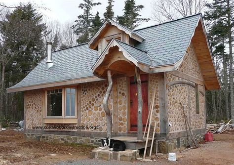 Michael Fuller is in the process of building a tiny cordwood home in Nova Scotia, Canada.  He has incorporated delightful twists and turns to make his design elegant and intriguing. The large gable… Cordwood Homes, Cord Wood, Alternative Housing, Off Grid Cabin, Wood Houses, Wood Building, Cob House, Natural Building, Earthship