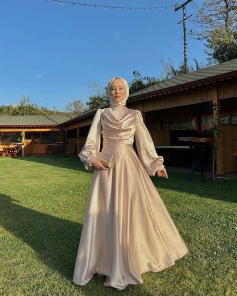 Prom Outfits Hijab, Hijabi Dresses Prom, Muslim Bridesmaid Dresses, Long Dresses Hijab, Modest Silk Dress, Prom Dresses Hijab, Silk Modest Dress, Modest Prom Dresses Muslim, Prom Dress Hijab