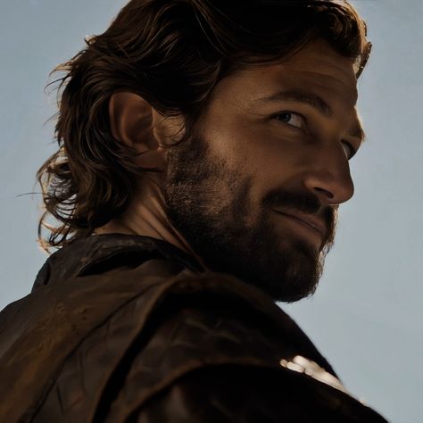 Michael Huisman Game Of Thrones, Michiel Huisman Game Of Thrones, Michiel Huisman Aesthetic, Daario Naharis, Middle Age Man Face Claim, Middle Aged Man Character Inspiration, Medieval Face Claim Male, Black Man Face Claim, Fantasy Male Aesthetic