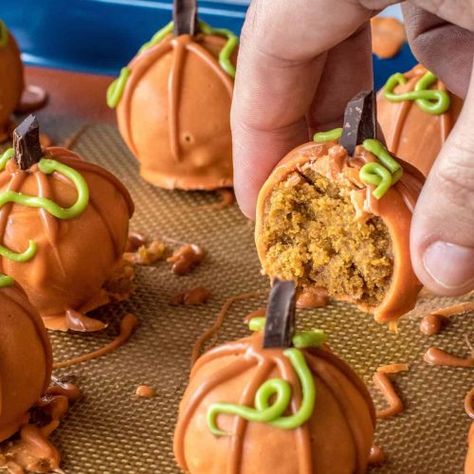 Halloween Truffles, Pumpkin Bread Mix, Pumpkin Truffles, Pumpkin Treats, Moist Pumpkin Bread, Pumpkin Cake Recipes, Cherry Liqueur, Candy Truffles, Chantilly Cream