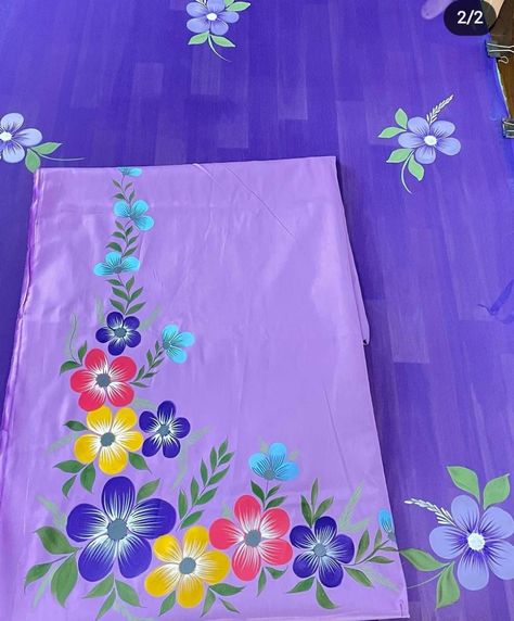 Painting Suit Design, Easy Fabric Painting Designs, Panting Suit, Suit Painting, Painted Suits, Fabric Colour Painting, Free Hand Designs, Peacock Embroidery Designs, Pink Flower Painting