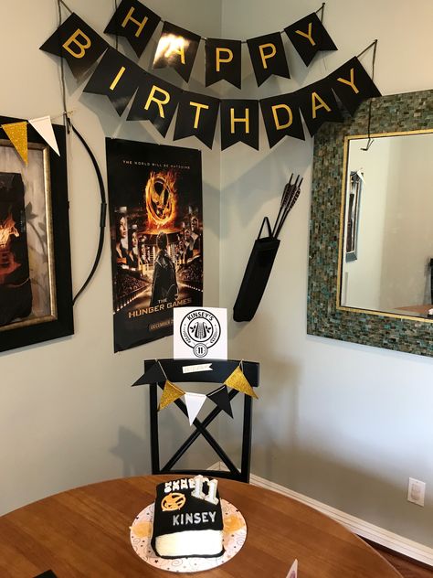 The Hunger Games Birthday Party, Hunger Games Birthday Party Ideas, Hunger Games Birthday, Hunger Games Cake, Hunger Games Theme, Hunger Games Party, Hunger Games Wallpaper, 21 Party, Games Wallpaper