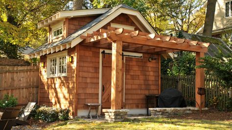 This backyard shed is so pretty you might want to live in it 1920s Craftsman Bungalows, Storing Garden Tools, Bungalow Homes, Pergola Garden, Backyard Shed, Patio Roof, Garden Sheds, Craftsman Bungalows, Diy Shed