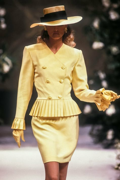 1980s Old Money Aesthetic, 80s Fashion Runway, 1960s High Fashion, 80s Elegant Fashion, 80s Haute Couture, Vintage Chanel Outfit, 80s Old Money, 80s Fashion Inspiration, 80s Couture