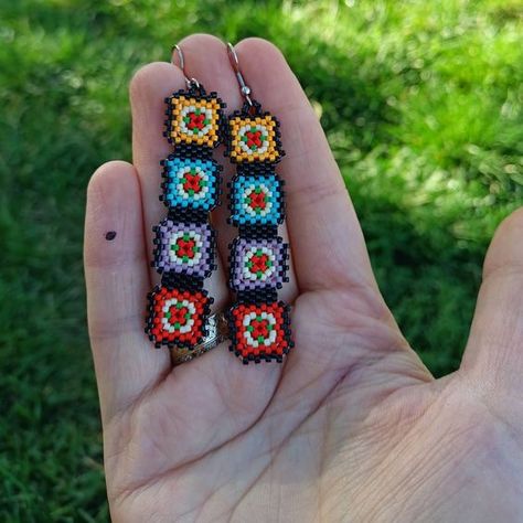 Granny Square Embrodeired Beaded Earrinngs, Miyuki Beadwork Hnadmade Colorful Earrings #miyukibeadwork #beadedearrings #christmasearringsforwomen #squareearrings #bohoearrings #colorfuldaintyearring Seed Bead Granny Square, Beaded Square Earrings, Beaded Granny Square, Small Beaded Earrings, Granny Square Earrings, Beadwork Earrings, Seed Bead Pattern, Beaded Earrings Patterns, Handmade Valentine