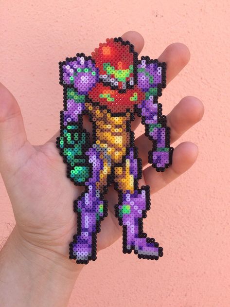 Samus Aran by victormvr Small Perlers, Perler Bead Mario, Hama Art, Beads Candy, Perler Art, 8bit Art, Perler Bead Templates, Pixel Art Grid, Samus Aran