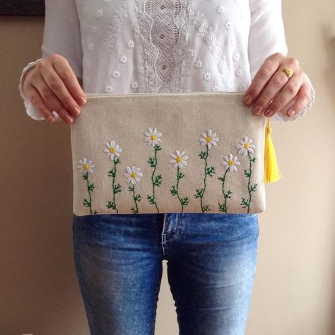 Flowers Stitch, Sewing Handbag, Sulaman Pita, Embroidery Purse, Stitch Flowers, Sew Ins, Pola Sulam, Embroidery Bags, Sewing Embroidery Designs