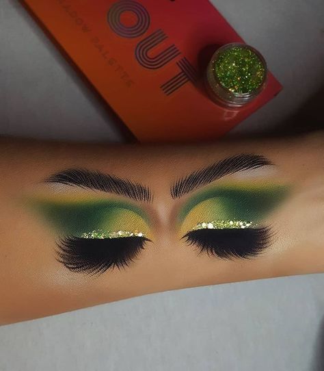 Green And Yellow Makeup Looks Black Women, Jade Green Eye Makeup, St Patricks Eye Makeup Ideas, Yellow And Green Eye Makeup, Princess And The Frog Inspired Makeup, Bold Green Eye Makeup, Green Makeup Looks Halloween, Green Creative Makeup, Emerald Green And Gold Makeup Looks Black Women