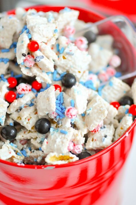 Puppy Chow Recipe. Secret Life of Pets Movie Viewing Party | Movie Night Party by Kara's Party Ideas | KarasPartyIdeas.com Chocolate Chex Mix Recipes, White Chocolate Snack Mix, Chocolate Snack Mix, White Chocolate Chex Mix, Football Party Snacks, Patriotic Snacks, Chocolate Chex Mix, Easy Snack Mix, Party Mix Snacks