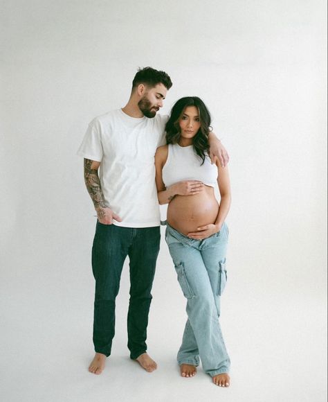 Natural Maternity Photography, Indoor Maternity Photos, Studio Maternity Shoot, Maternity Studio Photoshoot, Studio Maternity Photos, Maternity Photography Poses Couple, Maternity Photography Studio, Motherhood Lifestyle, Maternity Photography Poses Pregnancy Pics