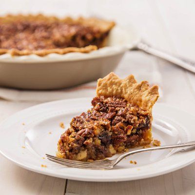 This spectacular pie combines the “traditional” pecan pie with a distinctive chocolate flavor. What a wonderful way to complete a special meal. Chocolate Bourbon Pecan Pie, Bourbon Pecan Pie, Chocolate Bourbon, Chocolate Pecan Pie, Toll House, Chocolate Chunk, Chocolate Pecan, Chocolate Dessert Recipes, Pecan Pie