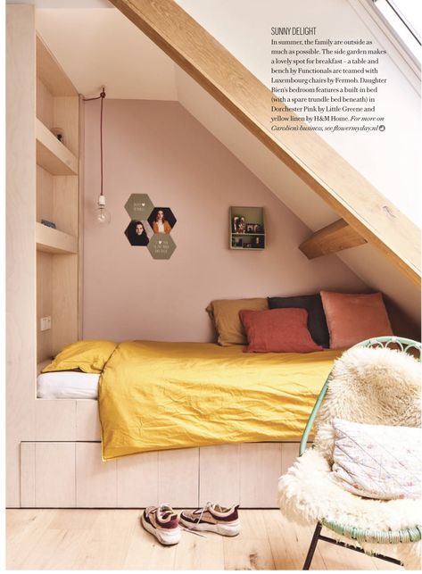 Modern Attic Apartment, Scandinavian Attic Bedroom, Loft Spare Room Ideas, Built In Beds For Kids Sloped Ceiling, Teen Attic Bedroom, Shared Attic Bedroom, Kids Room Attic, Kids Attic Bedroom, Low Attic Bedroom Ideas