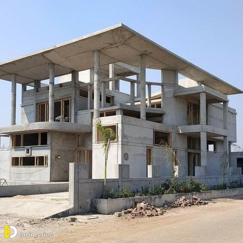 Beautiful Houses Under Construction - Engineering Discoveries Cinder Block House, Plaster House, Climbing Knots, House Under Construction, Construction Engineering, Small House Front Design, House Balcony Design, Arch House, Small House Design Exterior