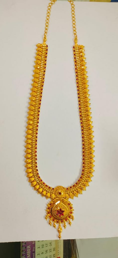 Long Haram Gold Jewellery Designs Antique, Long Chain Necklace Gold Indian, Long Haram Gold Jewellery Designs, Small Garden Under Stairs, Long Haram Gold, Haram Necklace Set, Gold Haram Designs, Fashion Jewelry Necklaces Gold, Best Indian Wedding Dresses