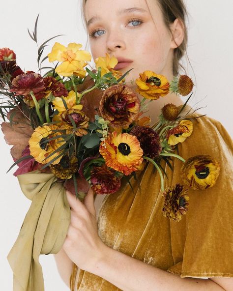 Mustard Yellow Wedding, Expensive Flowers, Rusting Wedding, Fall Bouquet, Summer Wedding Bouquets, Bridal Bouquet Fall, Bride Floral, Winter Wedding Flowers, Go The Extra Mile