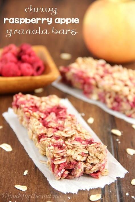 The Most Amazing Healthy Snacks Your Kids Will Love, Easy recipes, All Natural recipes, Vegan, Vegetarian, Easy to make Kids snacks, Kids cooking & More Apple Granola Bars, Banana Granola Bars, Apple Granola, Banana Granola, Menu Sarapan Sehat, Granola Bar, Granola Recipe, Homemade Granola, Strawberry Banana