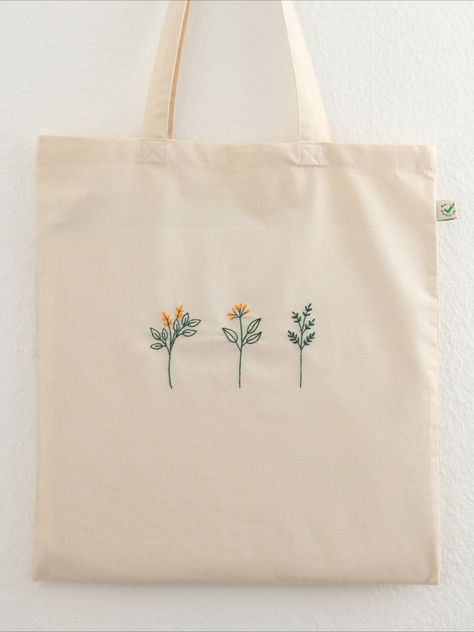 Embroidered Wildflowers, Embroidered Totes, Totes Ideas, Creative Origami, Flower Tote Bag, Sewing Machine Projects, Painted Bags, Flowers Botanical, Embroidered Tote Bag