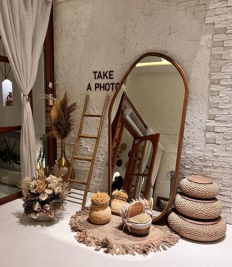 Mirror With Basket Decor, Small Clothing Store Interior Shops, Cafe Interior Ideas, Cloth Shop Interior Design, Cafe Mirror, Stylish Room Decor, Soft Autumn Color Palette, Autumn Color Palette, Retail Store Interior Design