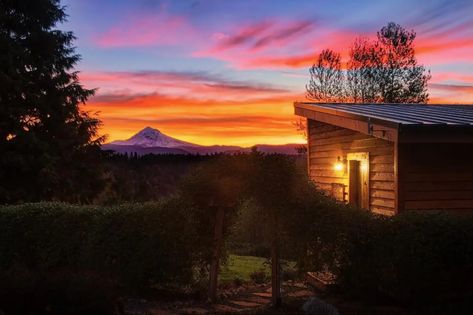 Mt Hood View Tiny House - Tiny houses for Rent in Sandy Houses In Oregon, Oregon Life, Oregon Vacation, Tiny Houses For Rent, Airbnb Rentals, House Outdoor, Cedar Siding, Mt Hood, Little Cabin