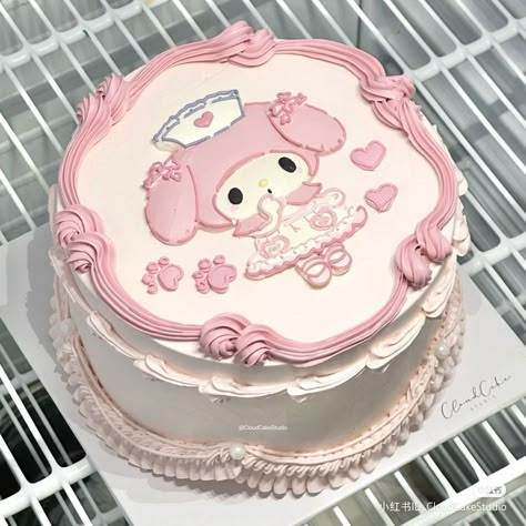 Bolo Da Hello Kitty, Hello Kitty Birthday Cake, Vintage Birthday Cakes, Kitty Cake, Funny Birthday Cakes, Mini Cakes Birthday, Cute Baking, Creative Birthday Cakes, Hello Kitty Cake