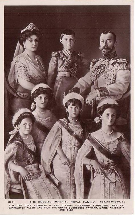 Zar Nicolás II y su familia. The Romanovs, Alexei Romanov, Anastasia Romanov, House Of Romanov, Historical Dress, Romanov Dynasty, Tsar Nicholas Ii, Tsar Nicholas, Momento Mori